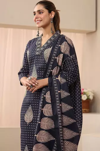 women floral printed regular kurta with trousers & with dupatta