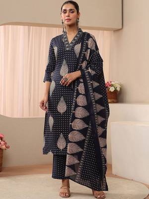 women floral printed regular kurta with trousers & with dupatta 4