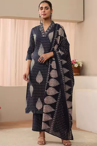 women floral printed regular kurta with trousers & with dupatta