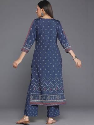 women ethnic motifs printed regular kurta with trousers 2