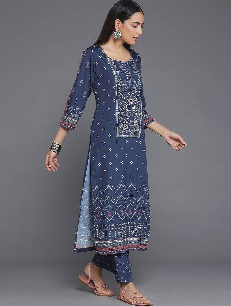 women ethnic motifs printed regular kurta with trousers