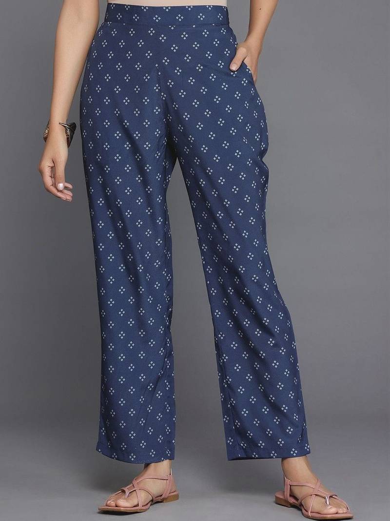 women ethnic motifs printed regular kurta with trousers