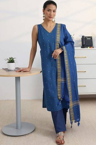 women ethnic motifs embroidered regular thread work kurta with trousers & with dupatta