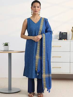 women ethnic motifs embroidered regular thread work kurta with trousers & with dupatta 2