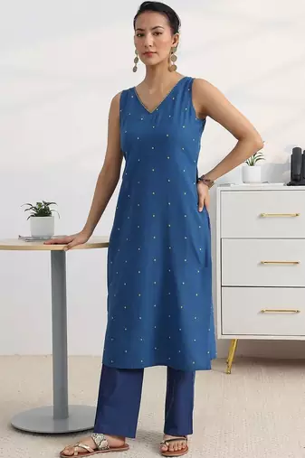 women ethnic motifs embroidered regular thread work kurta with trousers & with dupatta