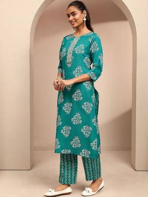 women floral printed regular thread work kurta with trousers & with dupatta 2