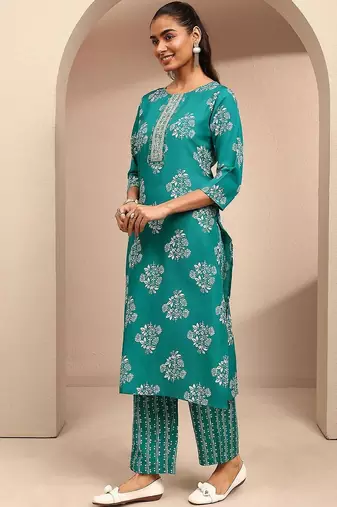 women floral printed regular thread work kurta with trousers & with dupatta
