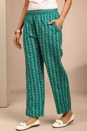 women floral printed regular thread work kurta with trousers & with dupatta