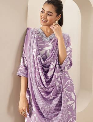women floral printed regular thread work kurta with trousers & with dupatta 2