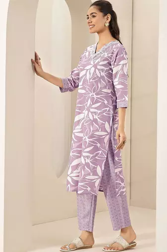 women floral printed regular thread work kurta with trousers & with dupatta