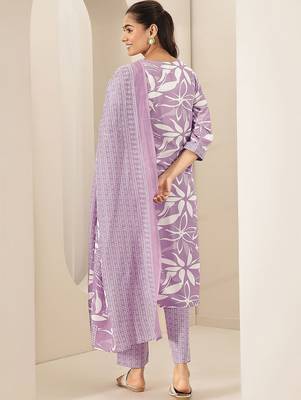 women floral printed regular thread work kurta with trousers & with dupatta 4