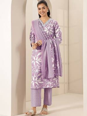 women floral printed regular thread work kurta with trousers & with dupatta 5
