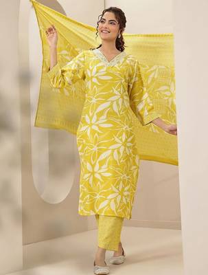 women floral printed regular thread work kurta with trousers & with dupatta 1