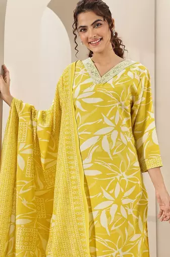 women floral printed regular thread work kurta with trousers & with dupatta