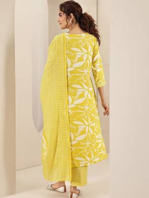 women floral printed regular thread work kurta with trousers & with dupatta 6