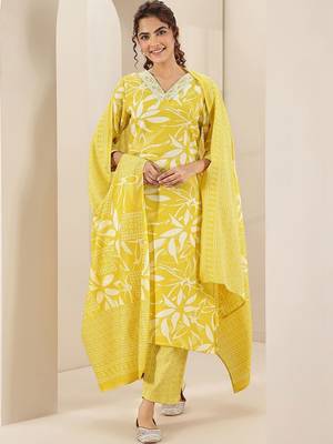 women floral printed regular thread work kurta with trousers & with dupatta 7
