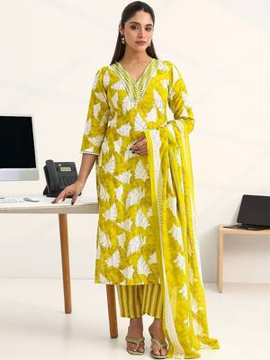 women ethnic motifs printed regular cotton blend kurta with trousers & with dupatta 2