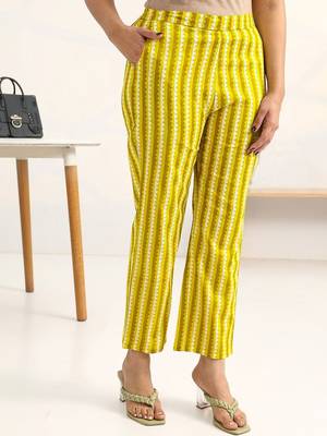 women ethnic motifs printed regular cotton blend kurta with trousers & with dupatta 3