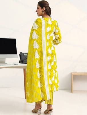 women ethnic motifs printed regular cotton blend kurta with trousers & with dupatta 6
