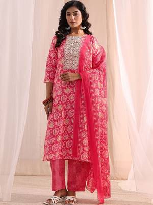 women ethnic motifs printed regular thread work kurta with trousers & with dupatta 1