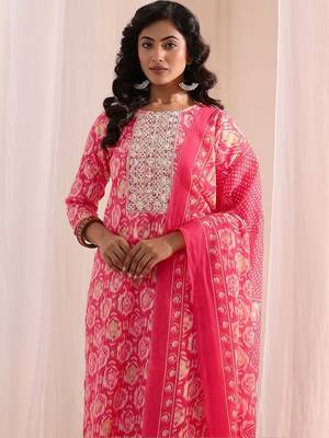 women ethnic motifs printed regular thread work kurta with trousers & with dupatta 2