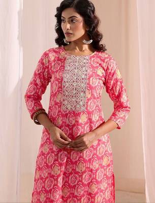 women ethnic motifs printed regular thread work kurta with trousers & with dupatta 3