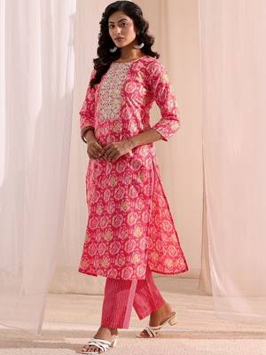 women ethnic motifs printed regular thread work kurta with trousers & with dupatta 4