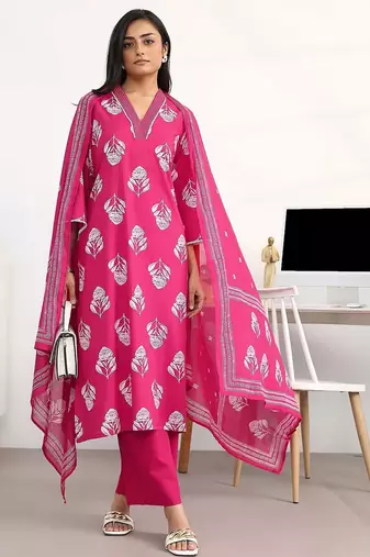 women floral printed regular cotton blend kurta with palazzos & with dupatta