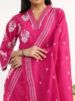 women floral printed regular cotton blend kurta with palazzos & with dupatta 2