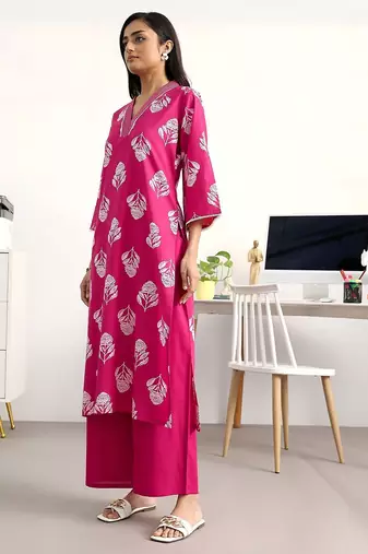 women floral printed regular cotton blend kurta with palazzos & with dupatta