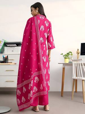 women floral printed regular cotton blend kurta with palazzos & with dupatta 4