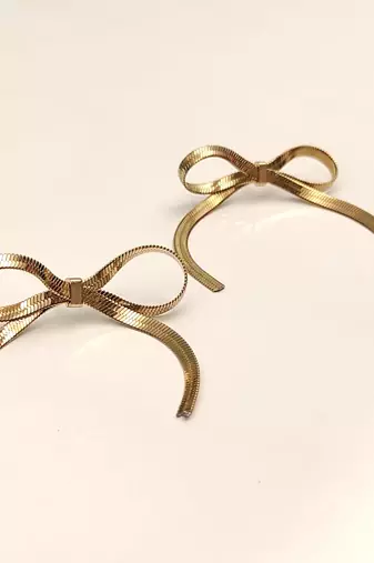 Gold bow stud earrings, herringbone chain, anti-tarnish
