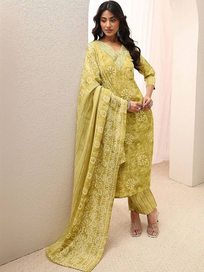 women ethnic motifs printed regular thread work kurta with trousers & with dupatta