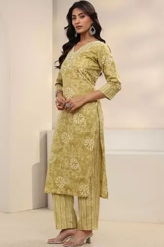women ethnic motifs printed regular thread work kurta with trousers & with dupatta