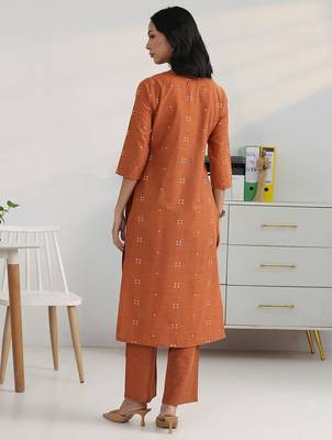 women ethnic motifs printed regular thread work kurta with trousers 4