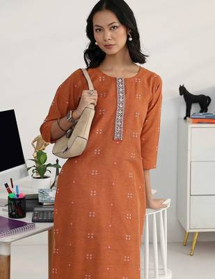 women ethnic motifs printed regular thread work kurta with trousers 5