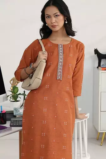 women ethnic motifs printed regular thread work kurta with trousers