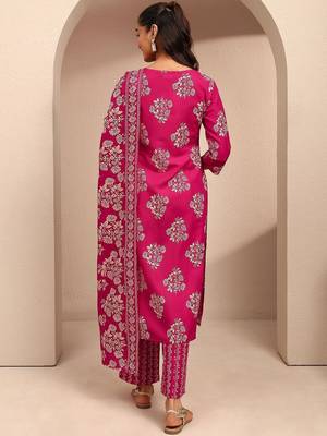 women floral printed regular thread work kurta with trousers & with dupatta 4
