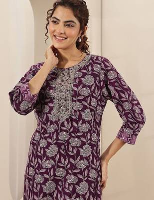 women floral printed regular thread work kurta with trousers & with dupatta 2