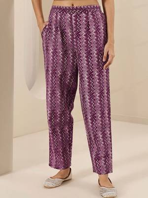 women floral printed regular thread work kurta with trousers & with dupatta 3