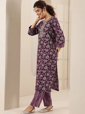 women floral printed regular thread work kurta with trousers & with dupatta 4