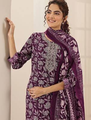 women floral printed regular thread work kurta with trousers & with dupatta 5