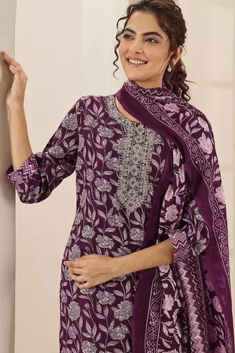 women floral printed regular thread work kurta with trousers & with dupatta