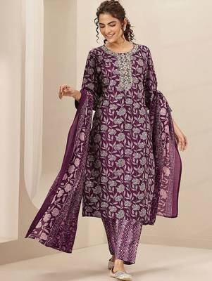 women floral printed regular thread work kurta with trousers & with dupatta 6