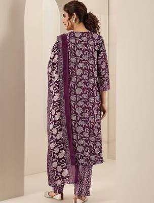 women floral printed regular thread work kurta with trousers & with dupatta 7