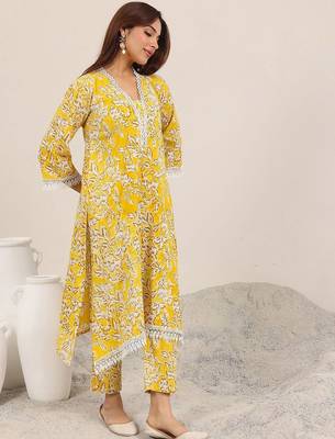 floral printed v-neck a-line kurta with trousers 4