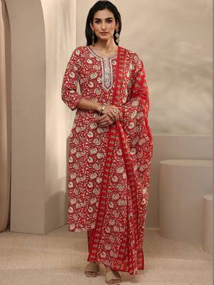 women floral printed regular thread work kurta with trousers & with dupatta 2