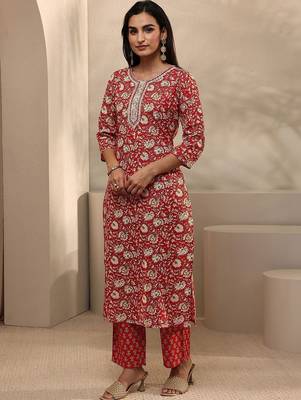 women floral printed regular thread work kurta with trousers & with dupatta 3