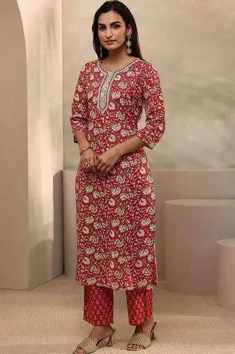 women floral printed regular thread work kurta with trousers & with dupatta