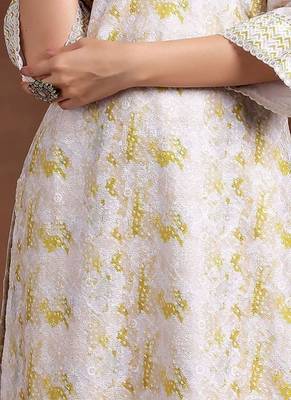 women ethnic motifs printed regular kurta with trousers & with dupatta 2